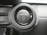 【プッシュスタート】スマートキーを携帯して、ブレーキを踏みながらスタートスイッチを押すだけでエンジンがかけられます。