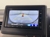 リアバックカメラが装備されていますので車庫入れも楽々安心です。