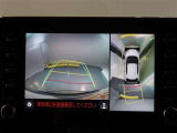 パノラミックビューモニター付きです。車両を上から見たような映像をモニター画面に表示。運転席からの目視では見にくい、車両周辺の状況をリアルタイムでしっかり確認できます。