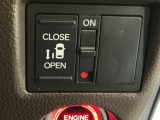 【パワースライドドア】助手席側がパワースライドドアになっており、運転席のスイッチやスマートキーでも開閉が可能です!開口部も広いので乗り降りも楽々♪