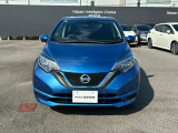 日産のブランドを象徴するVモーショングリルです。