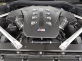 安心のBMW認定中古車は100項目の箇所を徹底的にチェック致します。機械的な箇所や電気系、コンピューターなどをご納車前に点検し、交換基準に達した部品は全て新品に修理返品した後にご納車致します。