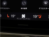 フロントシートには、シートヒーター&シートエアコンに加え、ステアリングホイール・ヒーターも装備。厳寒の地、北欧スウェーデン発祥のブランドならではのアイテムです。