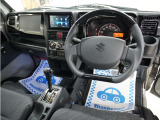 運転にかかわる様々な操作を安全に行えるように視点移動が少なく、操作性に配慮されたスイッチ類が凝縮されたコクピットです。
