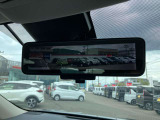 インテリジェントルームミラー☆カメラの映像を映すことで荷物や人が乗っていても後方視界を確保できます☆