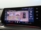 リアビューカメラ。ガイドラインとパークディスタンスコントロールで安全に車庫入れ可能。