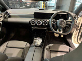 車両は屋内展示しておりますので天候に関係なくごゆっくりコンディションご確認頂けます。車両を倉庫へ保管している場合が御座いますのでご来店前に在庫確認頂けると幸いです。TEL072-784-8800