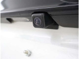 バックカメラが付いているので後方確認が非常にしやすいです。今や運転初心者も熟練者も必須装備!ついていて損はないですね♪