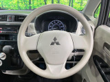 インテリアに合わせたデザインのステアリングは、運転される方のことも考え、運転しやすい形状、大きさです。是非一度、実際に触ってお確かめください。