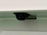 ナビゲーション等を装着した場合にバックするとき後方の安全確認ができるバックカメラが付いてます