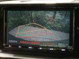 【バックカメラ】駐車時に後方がリアルタイム映像で確認できます。大型商業施設や立体駐車場での駐車時や、夜間のバック時に大活躍!運転スキルに関わらず、今や必須となった装備のひとつです!