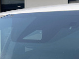 【プリクラッシュセーフティ】前方の車両等を検知し、衝突しそうな時は警報で注意を促し、ブレーキを踏む力をサポート。ブレーキを踏めなかった場合は衝突被害軽減ブレーキが作動、衝突回避をサポートします。
