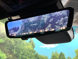 【デジタルインナーミラー】後席の大きな荷物や同乗者で後方が確認しづらい時でも安心!カメラが撮影した車両後方の映像をルームミラー内に表示。クリアな視界で状況の確認が可能です!