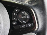 【ホンダセンシング】衝突を予測してブレーキをかけたり、前のクルマにちょうどいい距離でついていったりできる多彩な安心・快適機能を搭載した先進の安全運転支援システム。