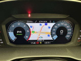 低走行車両入庫!レイアウトはステアリングスイッチで切り替えでき運転に集中しながら必要な情報を瞬時に得ることが可能です。