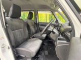 運転席シート廻りは使用感も少なく、良好な状態となっています。前オーナー様が丁寧に使っていたことがよくわかりますね。