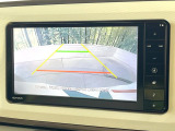 【バックカメラ】駐車時に後方がリアルタイム映像で確認できます。大型商業施設や立体駐車場での駐車時や、夜間のバック時に大活躍!運転スキルに関わらず、今や必須となった装備のひとつです!