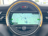 ●MINI純正ナビ:一体感のあるナビは、高級感ある車内を演出してくれます。Bluetooth再生などオーディオ機能も充実しておりますので、運転もより楽しめます♪