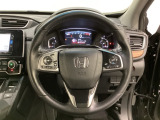 ハンドルにHondaセンシング系のクルーズコントロールやレーンキープアシストなどのスイッチと、オーディオの操作スイッチが装備されています。ハンドルから手を離さず安全に操作できます。