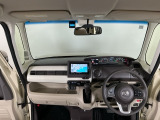 【前方視界】開放的な前方視界!運転がしやすく疲れにくいです♪窓が大きく、見通しがとっても良いおクルマですよ♪