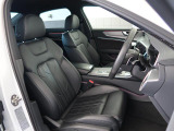 Audi車はどの車種も全てレザーハンドルです。そこにはAudiのこだわりがあり質感の高いレザーでしっかりと手に馴染み、高級感を演出します。