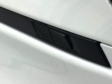 【パワーバックドア】スマートキーや運転席のボタンを押すだけでリアゲートが自動で開閉します!荷物を持っている時や、高い位置にあるバックドアを閉める際に便利な機能です♪