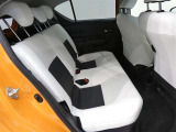 ゆとりある広々とした車内空間は、ドライブを始め買い物やレジャーなど、幅広く活躍します。一人でもみんなとでもお出かけを楽しみましょう!