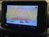 【バックカメラ】駐車時に後方がリアルタイム映像で確認できます。大型商業施設や立体駐車場での駐車時や、夜間のバック時に大活躍!運転スキルに関わらず、今や必須となった装備のひとつです!