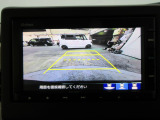 バックカメラの画像です。ガイドラインがスムースな車庫入れをサポートいたします。車庫入れの安心感がアップしますね。
