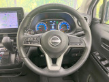 インテリアに合わせたデザインのステアリングは、運転される方のことも考え、運転しやすい形状、大きさです。是非一度、実際に触ってお確かめください。