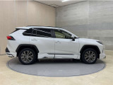 「中古車ハイブリッド保証」付き。ハイブリット機構を無償で保証します。保証期間は初度登録年月から10年目まで、または3年間の長い方。但し累計走行距離が20万km以内。