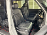 乗降がしやすい運転席。高さが調節できて小柄な方でも運転しやすいポジションをとることができます。