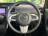 インテリアに合わせたデザインのステアリングは、運転される方のことも考え、運転しやすい形状、大きさです。是非一度、実際に触ってお確かめください。