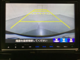 バックでの車庫入れも安心です! リアカメラが付いているバックモニター付のナビを装備しております。操作線もついており距離感も画面から確認できます。