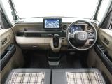 ◆インテリアパネル◆視界広々で非常に運転しやすくロングドライブでも疲れを感じさせないすっきりとまとまったインパネ周りです。