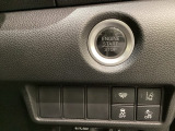 Hondaセンシング用の、VSA(ABS+TCS+横滑り抑制)解除と路外逸脱抑制機能のオンオフスイッチなどはハンドルの右側に装備しています。