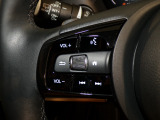 【ステアリングリモコン】ステアリングにオーディオ調節可能なスイッチが装備されていますので運転中でも視線をそらさずにオーディオの調節が可能です!