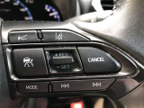 【ステアリングスイッチ】右です。ハンドルから手を離さず、運転に集中したまま手元でマルチインフォメーションディスプレイ内の表示切替などができます。