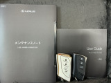 スマートキーは鍵をバッグに入れたままでもドアロックの開閉やエンジンのON・OFFができます。夜間や雨の日も鍵を探さなくて良いので便利です。