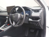 運転席の様子です。見通しの良いすっきりとした内装で運転しやすい空間となっております!