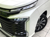【LEDヘッドライト】悪天候や夜間走行時も良好な視界を確保し安心して運転できる高輝度LEDヘッドライトを装備!点灯速度が早く、消費電力も抑えられています。