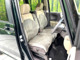 運転席シート廻りは使用感も少なく、良好な状態となっています。丁寧に使われていたことがよくわかりますね。