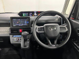 約10台の中古車を展示しております。4名のスタッフが元気良くお出迎えいたします。お気軽にご来店ください♪