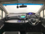 【前方視界】開放的な前方視界!運転がしやすく疲れにくいです♪窓が大きく、見通しがとっても良いおクルマですよ♪