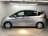 片側電動スライドドアです。スライドドアなら狭い駐車場でもドアをぶつける心配がありません。ステップが低く乗り降りもしやすいです。