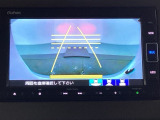 バックでの車庫入れも安心です! リアカメラが付いているバックモニター付のナビを装備しております。操作線もついており距離感も画面から確認できます。