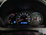 運転席からの視界にしっかり配慮されたメーターパネルは、大きく見やすい表示とシンプルなレイアウトで、走行中でも必要な情報をひと目で確認できます