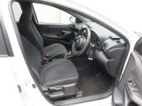 運転席に上下アジャスターがついていて、座ったままで自分にちょうどいいポジションに調整することができます。