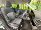 運転席シート廻りは使用感も少なく、良好な状態となっています。前オーナー様が丁寧に使っていたことがよくわかりますね。