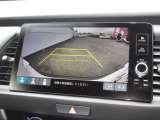 バックをするとき自動でリアの様子が映る『リアカメラ』付き!画面で確認しながらバックができますから安心ですね。でも、目視も大切ですよ!安全第一でお願いします!